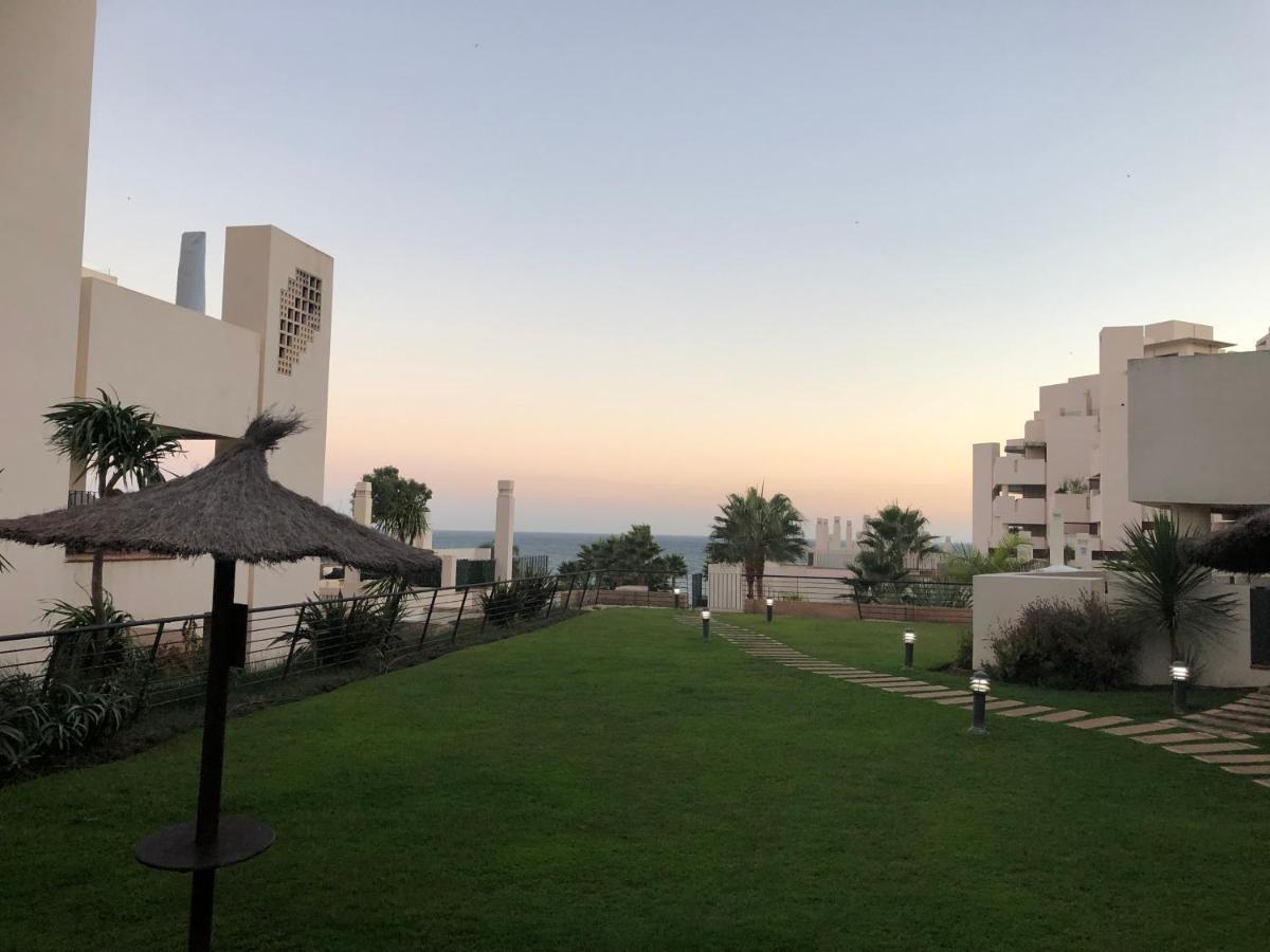 Bahia De La Plata Apartment Estepona Exterior photo